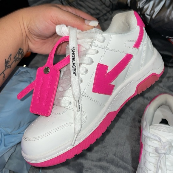 Authentic OFF White sneakers
Out of office 
Calf leather 
Pink - Picture 2 of 10
